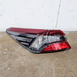 도요타 캠리 8세대 (xv70) 후미등 블랙베젤 수입차중고부품 18-24